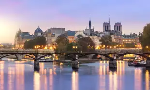 Île de la Cité island and the river Seine during sunrise, Paris